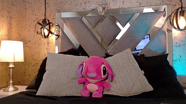 KarolFoxxi   online show from 06-17-26, 05:18