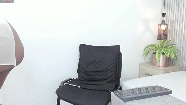 Bella adamss  online show from 06-07-26, 04:01