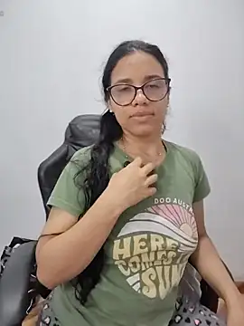 Snapshot of alanahot94 chatting on 05-31-26, 01:44 alanahot94 online show from 05-31-26, 01:44