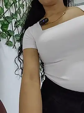 alanahot94 online show from 07-21-26, 04:30