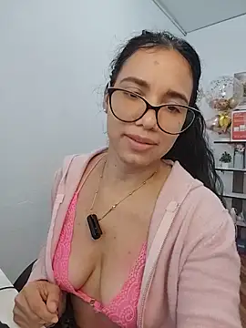 Snapshot of alanahot94 chatting on 06-07-26, 02:00 alanahot94 online show from 06-07-26, 02:00