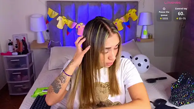 Victoria Hils online show from 06-19-26, 04:35