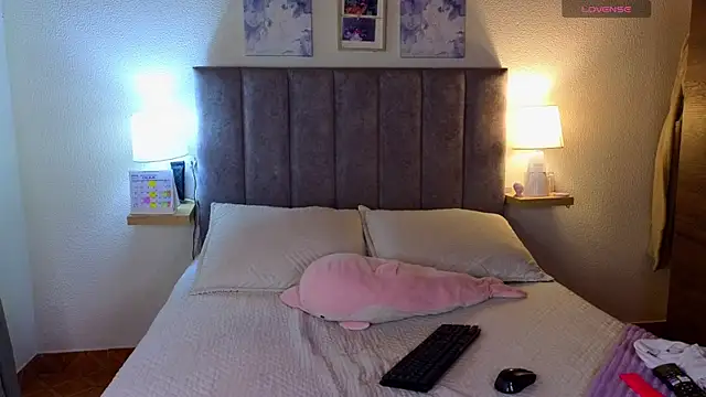 Victoria Hils online show from 07-10-26, 03:45