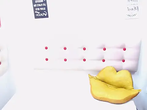 Snapshot of whitneynaugthyxxxx chatting on 06-02-26, 03:23 whitneynaugthyxxxx online show from 06-02-26, 03:23