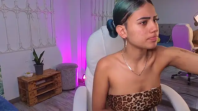 baby julieta00 online show from 05-22-26, 12:03