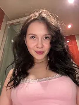 Snapshot of EvaHearts chatting on 05-17-26, 11:27 EvaHearts online show from 05-17-26, 11:27