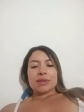 Snapshot of Annie-Latina chatting on 06-01-26, 01:06 Annie-Latina online show from 06-01-26, 01:06