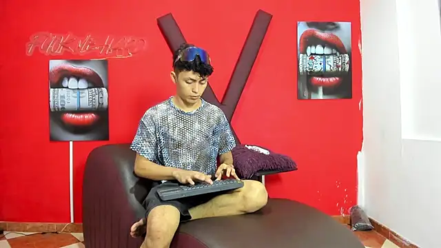 CAT LOVE1 online show from 05-15-26, 12:30
