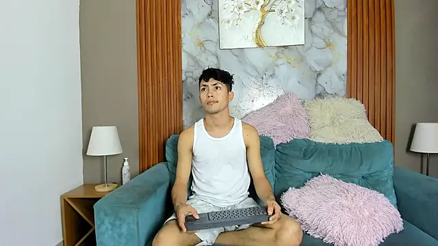 CAT LOVE1 online show from 05-13-26, 12:28