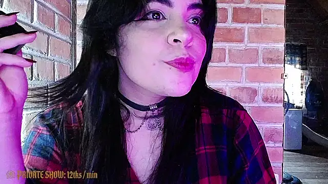 DarkRoseUwU online show from 06-25-26, 09:31