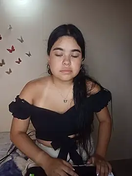 Snapshot of MiiaHott_W chatting on 07-04-26, 02:21 MiiaHott W online show from 07-04-26, 02:21