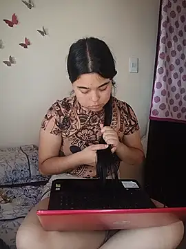 Snapshot of MiiaHott_W chatting on 06-12-26, 02:15 MiiaHott W online show from 06-12-26, 02:15