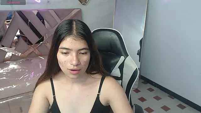 Snapshot of alesia_v_v chatting on 05-16-26, 10:36 alesia v v online show from 05-16-26, 10:36