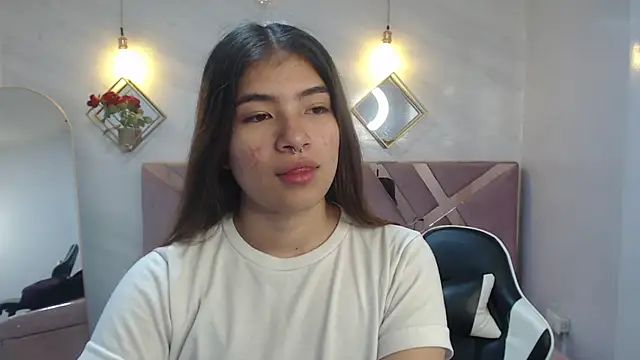 Snapshot of alesia_v_v chatting on 06-18-26, 03:16 alesia v v online show from 06-18-26, 03:16