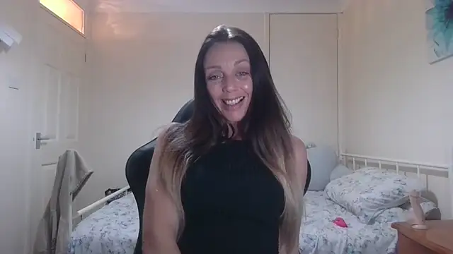 LouiseLovell online show from 05-18-26, 09:08