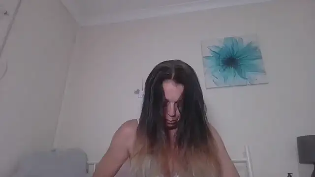 LouiseLovell online show from 06-16-26, 07:52