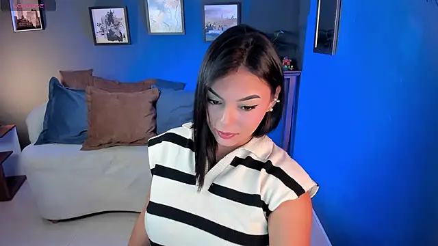 Snapshot of Emma_Moretti1 chatting on 05-12-26, 02:12 Emma Moretti1 online show from 05-12-26, 02:12