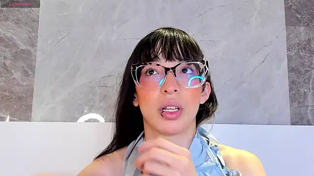 EmiliaBell  online show from 05-19-26, 01:29