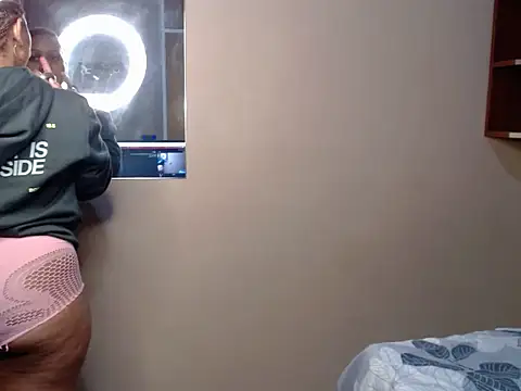 Snapshot of Thique_DollX chatting on 06-20-26, 12:37 Thique DollX online show from 06-20-26, 12:37