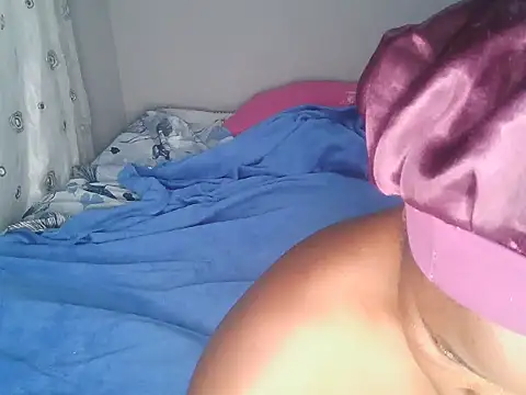 Snapshot of JuicyHoney_01 chatting on 06-14-26, 05:14 JuicyHoney 01 online show from 06-14-26, 05:14