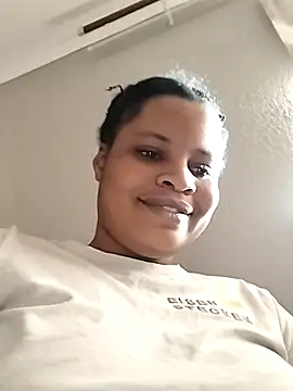 Snapshot of JuicyHoney_01 chatting on 06-10-26, 06:47 JuicyHoney 01 online show from 06-10-26, 06:47