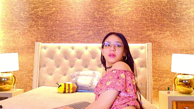 Kiara layla online show from 05-19-26, 10:22