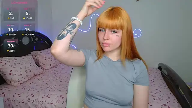 Snapshot of VelvetEmber chatting on 06-12-26, 02:37 VelvetEmber online show from 06-12-26, 02:37
