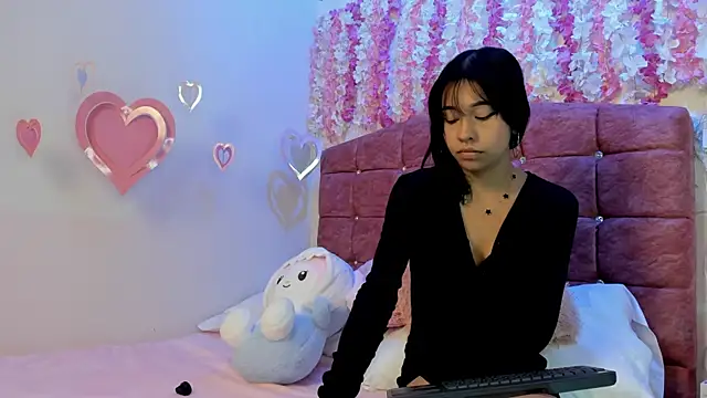 Naomy Bloom online show from 05-13-26, 07:21