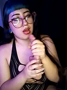 LarissaHell online show from 05-27-26, 01:57