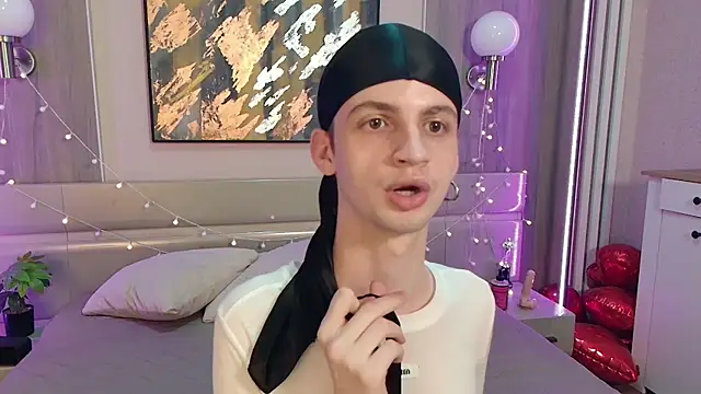 Bimbo boy  online show from 05-18-26, 01:49