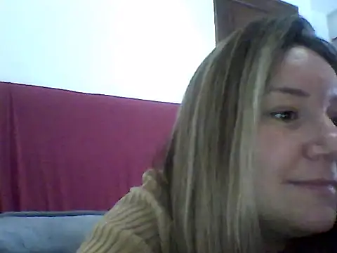 Snapshot of AllisonLove2 chatting on 06-11-26, 03:03 AllisonLove2 online show from 06-11-26, 03:03