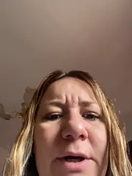 Snapshot of AllisonLove2 chatting on 07-18-26, 02:03 AllisonLove2 online show from 07-18-26, 02:03