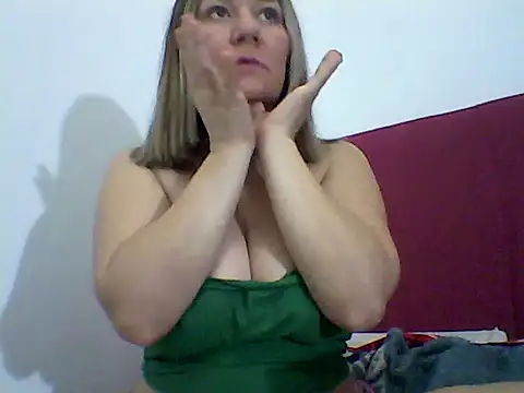 Snapshot of AllisonLove2 chatting on 06-06-26, 06:51 AllisonLove2 online show from 06-06-26, 06:51