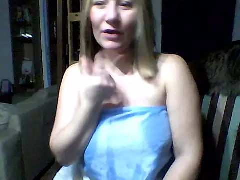 Snapshot of AllisonLove2 chatting on 06-17-26, 04:45 AllisonLove2 online show from 06-17-26, 04:45
