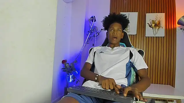 Afrowayuu online show from 05-21-26, 05:43