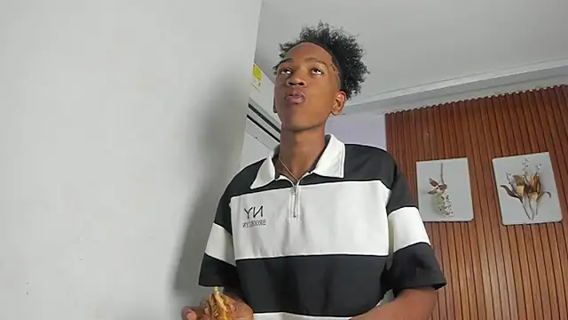 Afrowayuu online show from 05-20-26, 05:32