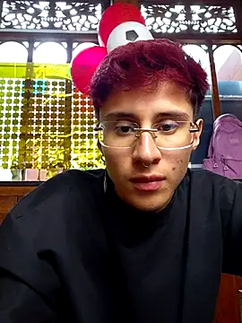 Snapshot of Adam_foxs_ chatting on 06-17-26, 08:08 Adam foxs online show from 06-17-26, 08:08