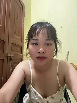 Snapshot of Lili_019 chatting on 05-13-26, 02:35 Lili 019 online show from 05-13-26, 02:35