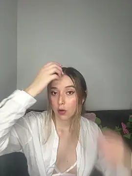 Sarisloves online show from 06-17-26, 01:05