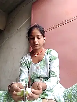 Snapshot of CHANDNi_700 chatting on 06-13-26, 01:25 CHANDNi 700 online show from 06-13-26, 01:25