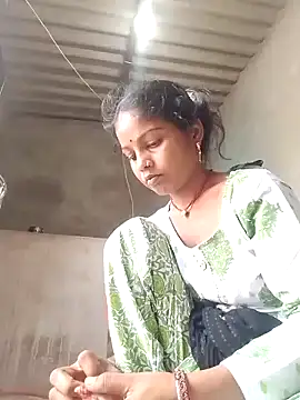 Snapshot of CHANDNi_700 chatting on 06-11-26, 03:47 CHANDNi 700 online show from 06-11-26, 03:47