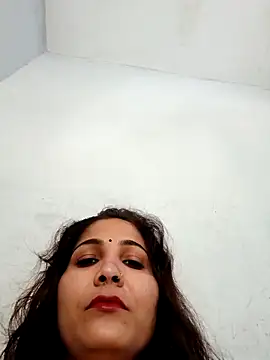 Reena2222 online show from 05-11-26, 04:36