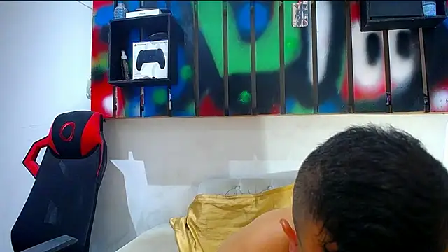 Snapshot of hugo_19cm chatting on 03-18-26, 03:31 hugo 19cm online show from 03-18-26, 03:31