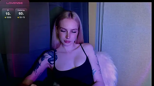 Snapshot of MichelleVelour chatting on 06-19-26, 05:19 MichelleVelour online show from 06-19-26, 05:19