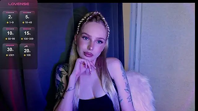 Snapshot of MichelleVelour chatting on 06-24-26, 05:11 MichelleVelour online show from 06-24-26, 05:11