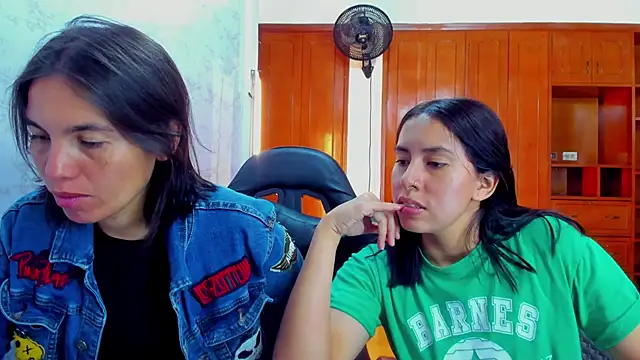 Snapshot of Soffy_and_Emily chatting on 06-17-26, 12:37 Soffy and Emily online show from 06-17-26, 12:37