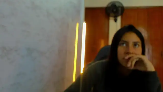 Snapshot of Soffy_and_Emily chatting on 06-10-26, 12:39 Soffy and Emily online show from 06-10-26, 12:39
