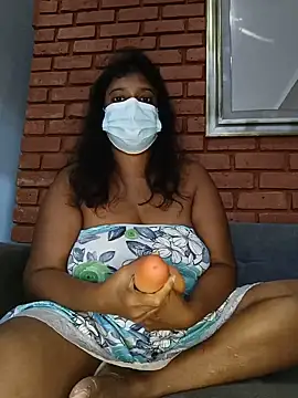 Xbees CT online show from 06-18-26, 05:28