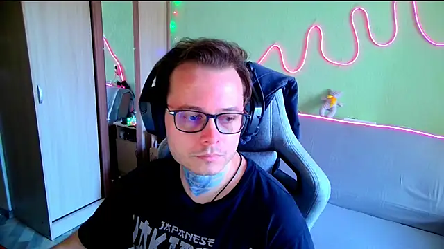 MeLanXolik online show from 05-18-26, 02:00