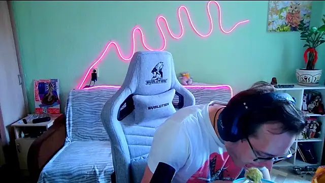 MeLanXolik online show from 05-13-26, 09:05